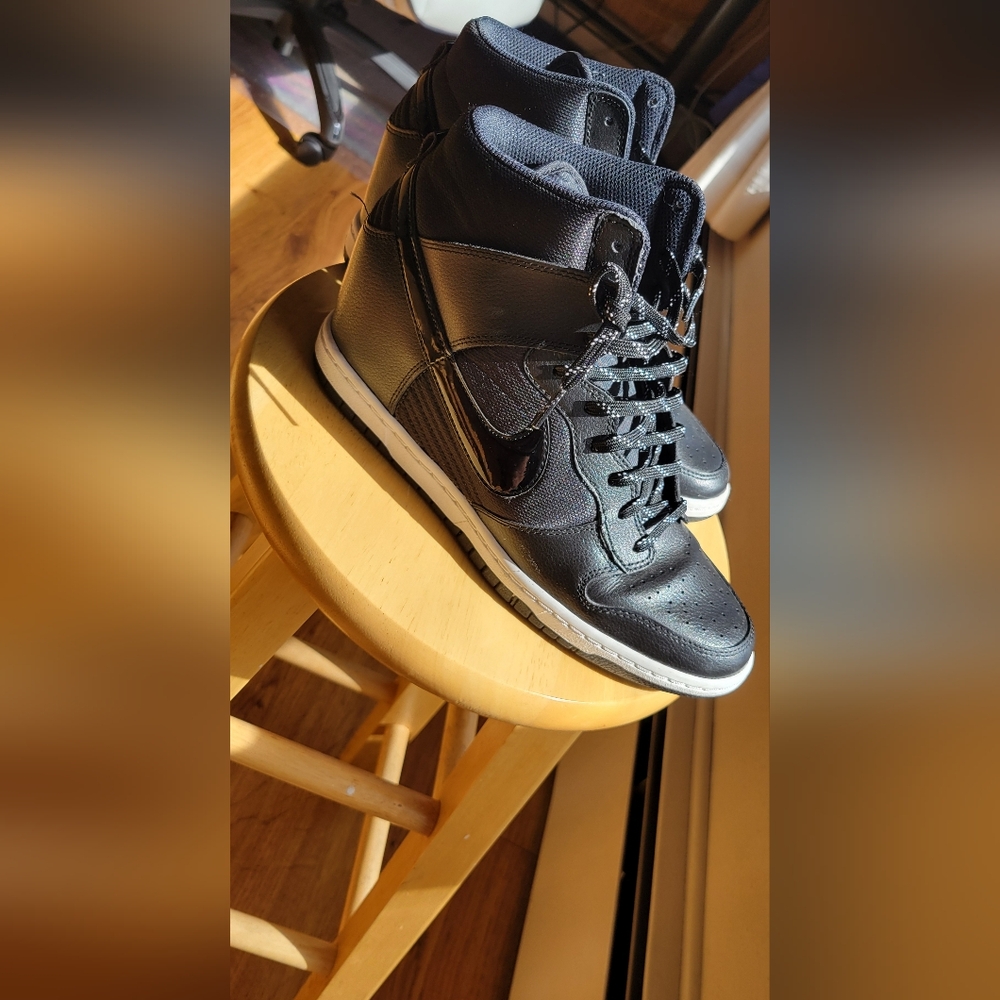 Nike wedge, black size 10 like new!
